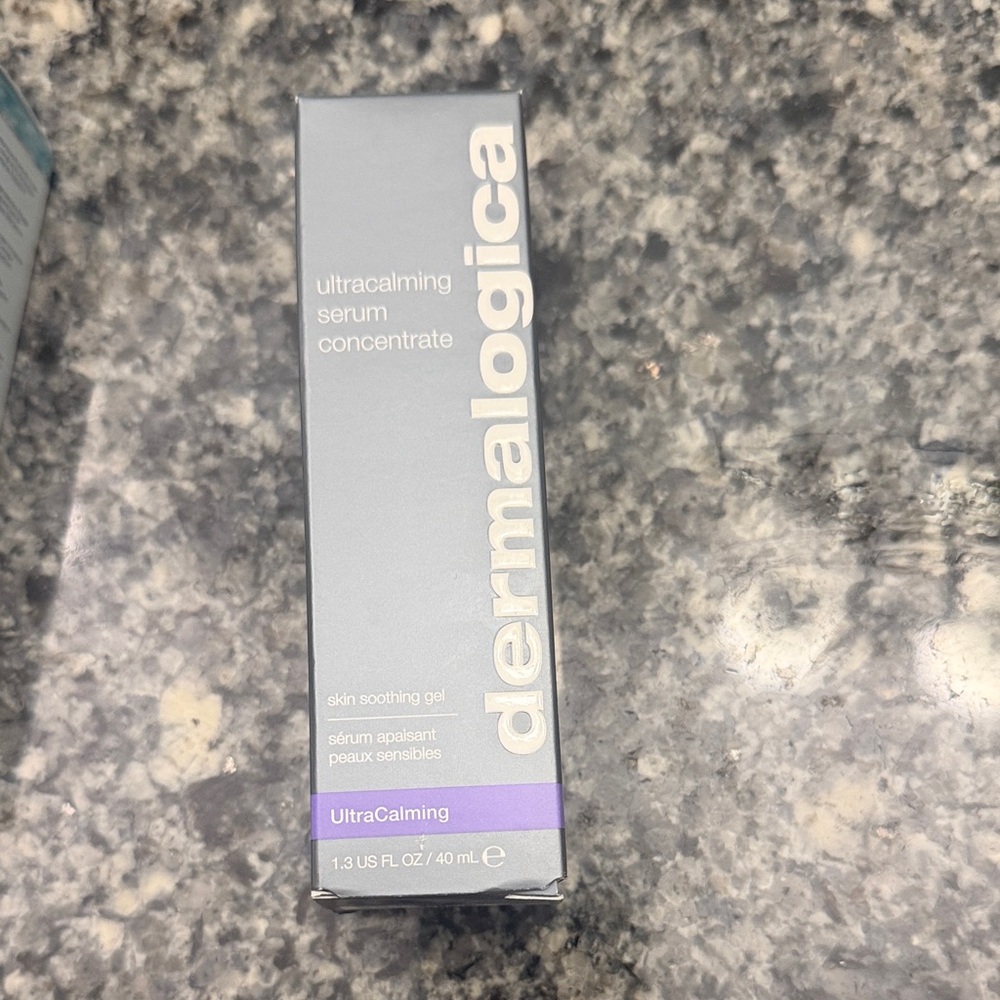 dermalogica Ultracalming Serum Concentrate - Gray with Purple Accent